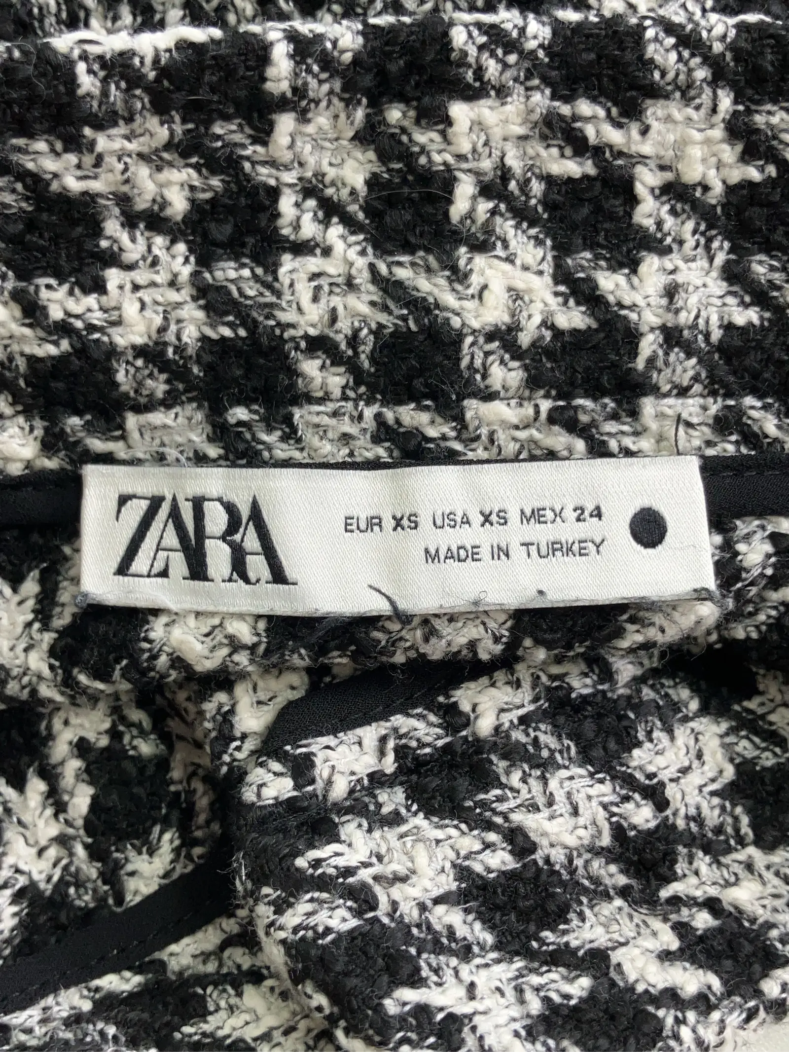 https://r2-worker.digdig.jp/product/5671573c-d55a-413b-a314-2af06ea00c28/db0270a7-3b6d-4bed-94bd-a89ac46f0eee