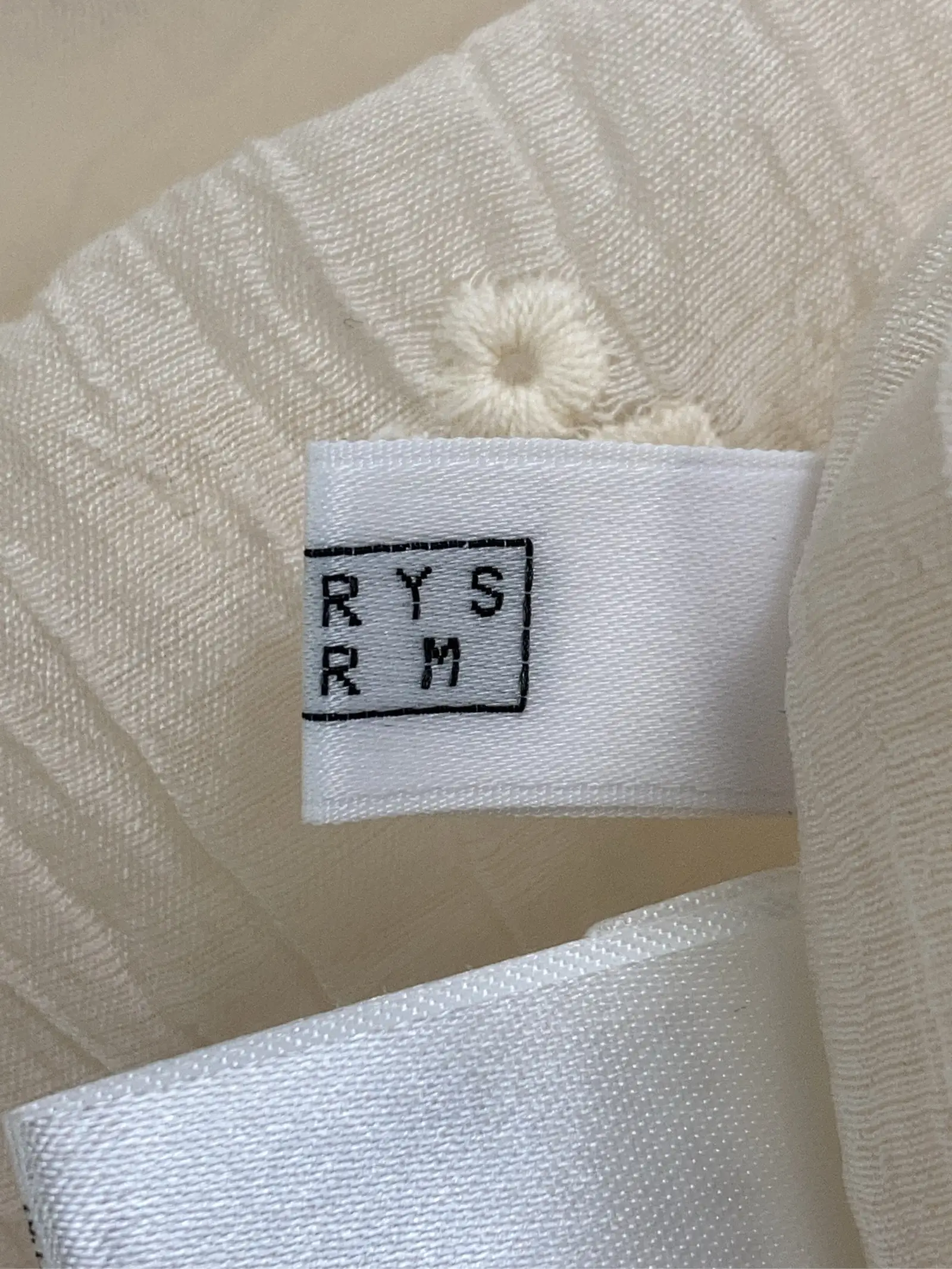 https://r2-worker.digdig.jp/product/60903b3d-05d5-4cbe-87fb-b06a7c58c75e/4a6ad19a-879a-4081-b9b9-e250057c9adc