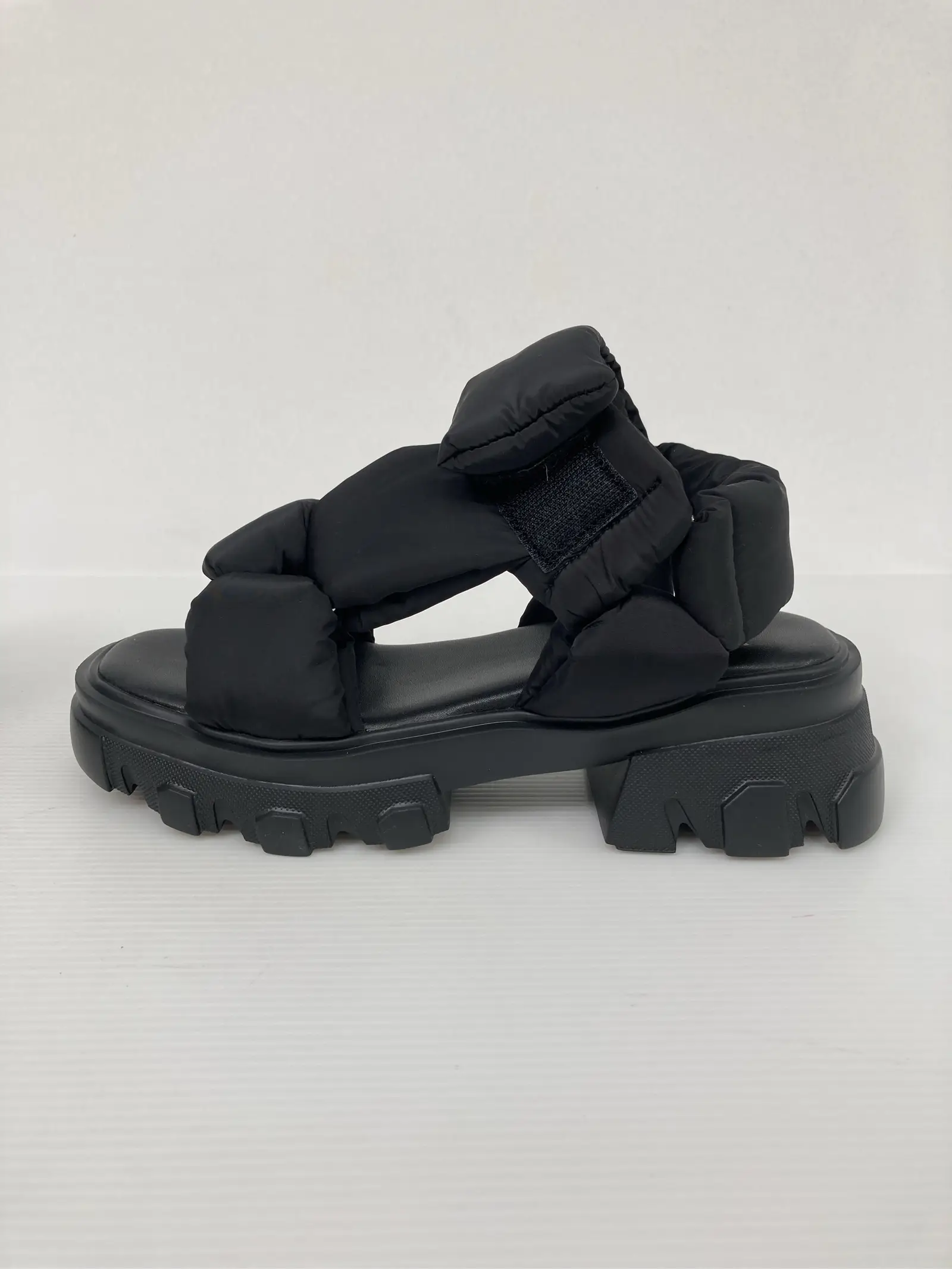 https://r2-worker.digdig.jp/product/c43c045d-f0d2-475d-b0f3-b75b811ba1f4/b5d9720b-36ab-4fff-bf3a-f4810c73339f