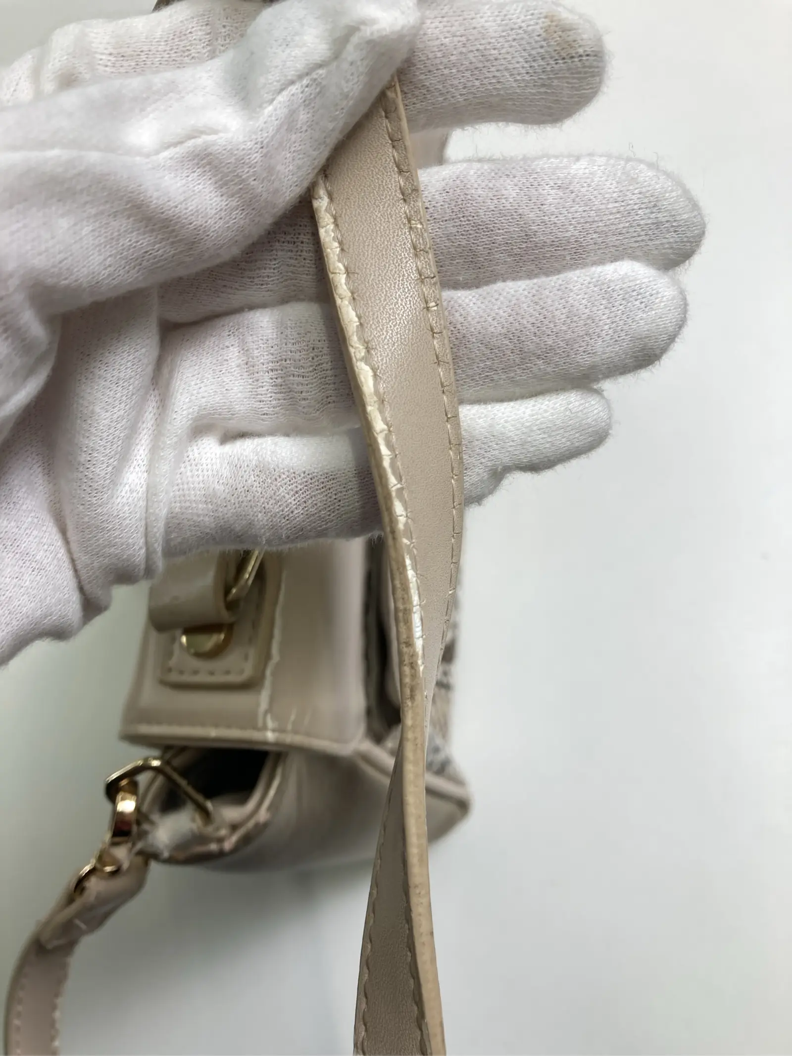 https://r2-worker.digdig.jp/product/e048f6bc-5a1a-4aa7-9e4d-b39faee49e52/3568f450-8fdf-45de-a486-ce7e4547df06