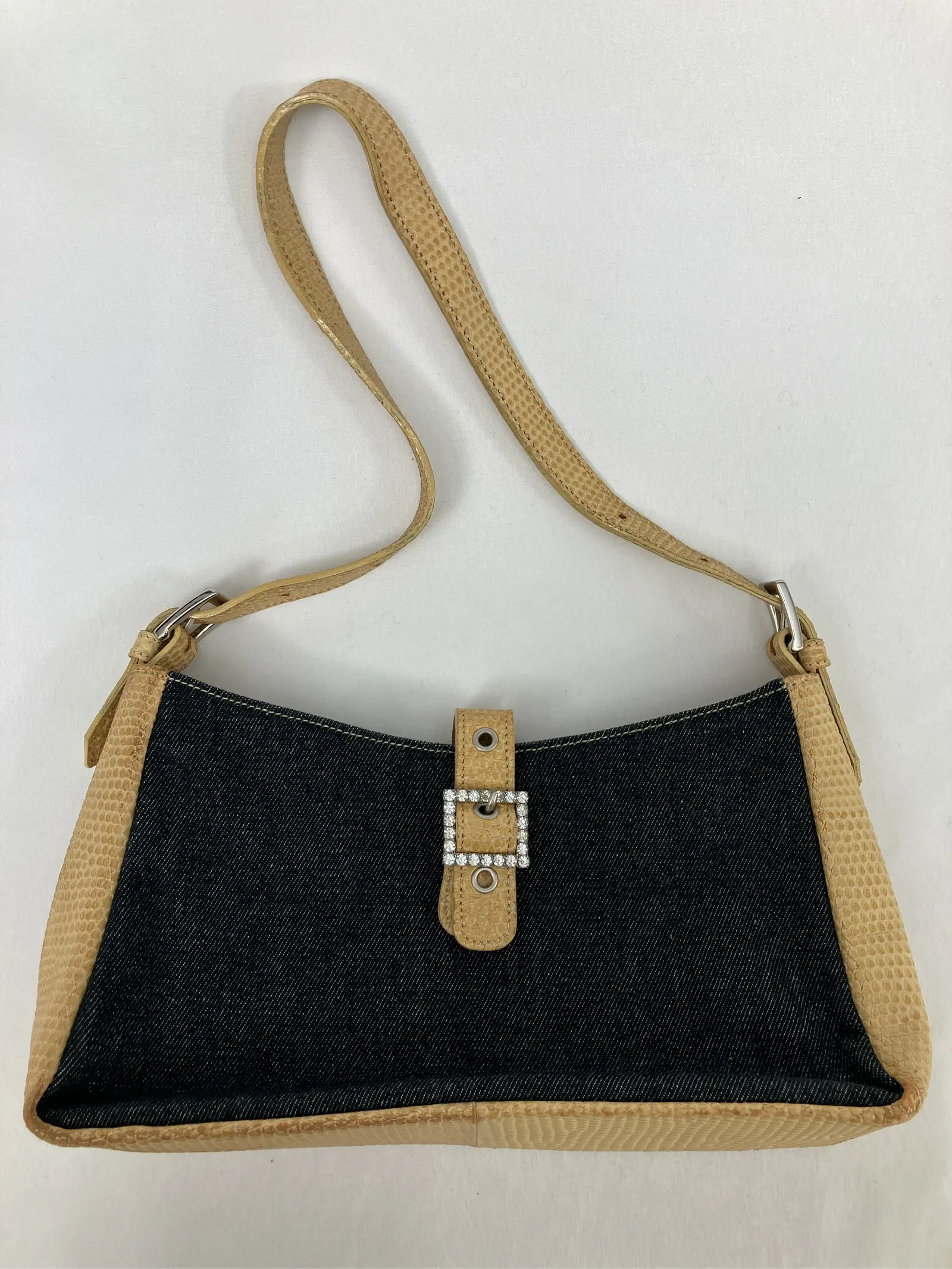 https://r2-worker.digdig.jp/product/e3c7fe0a-0ef7-4178-9ee3-f2b13833e3de/8f4ae1a6-75fa-4693-b56a-a1ea20a9afdb
